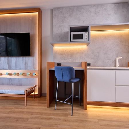 Hotel Castello Lake Front Малчезине Екстериор снимка