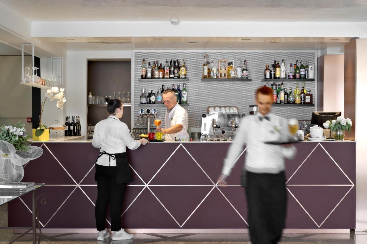 Hotel Castello Lake Front Малчезине Екстериор снимка
