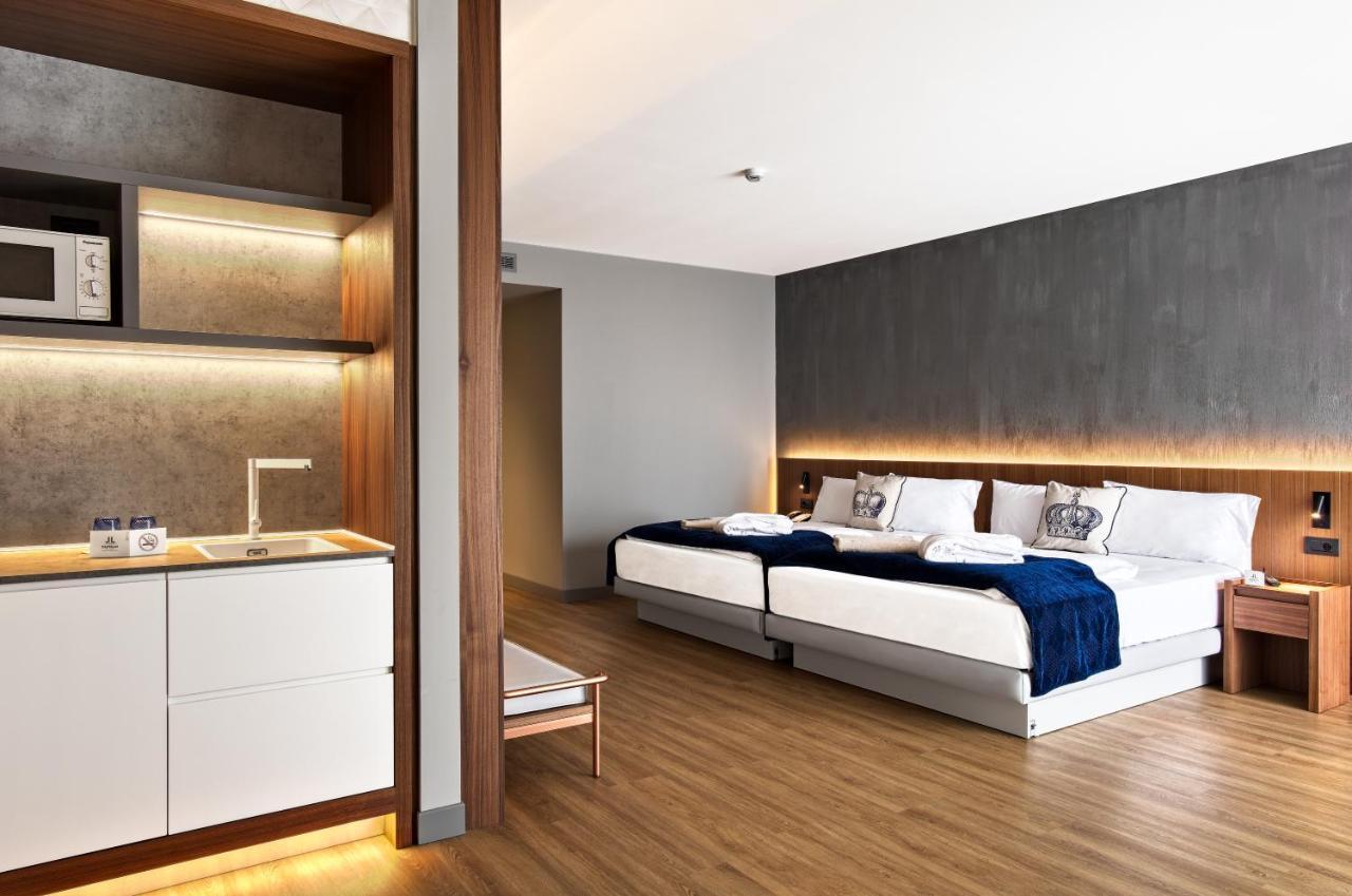 Hotel Castello Lake Front Малчезине Екстериор снимка