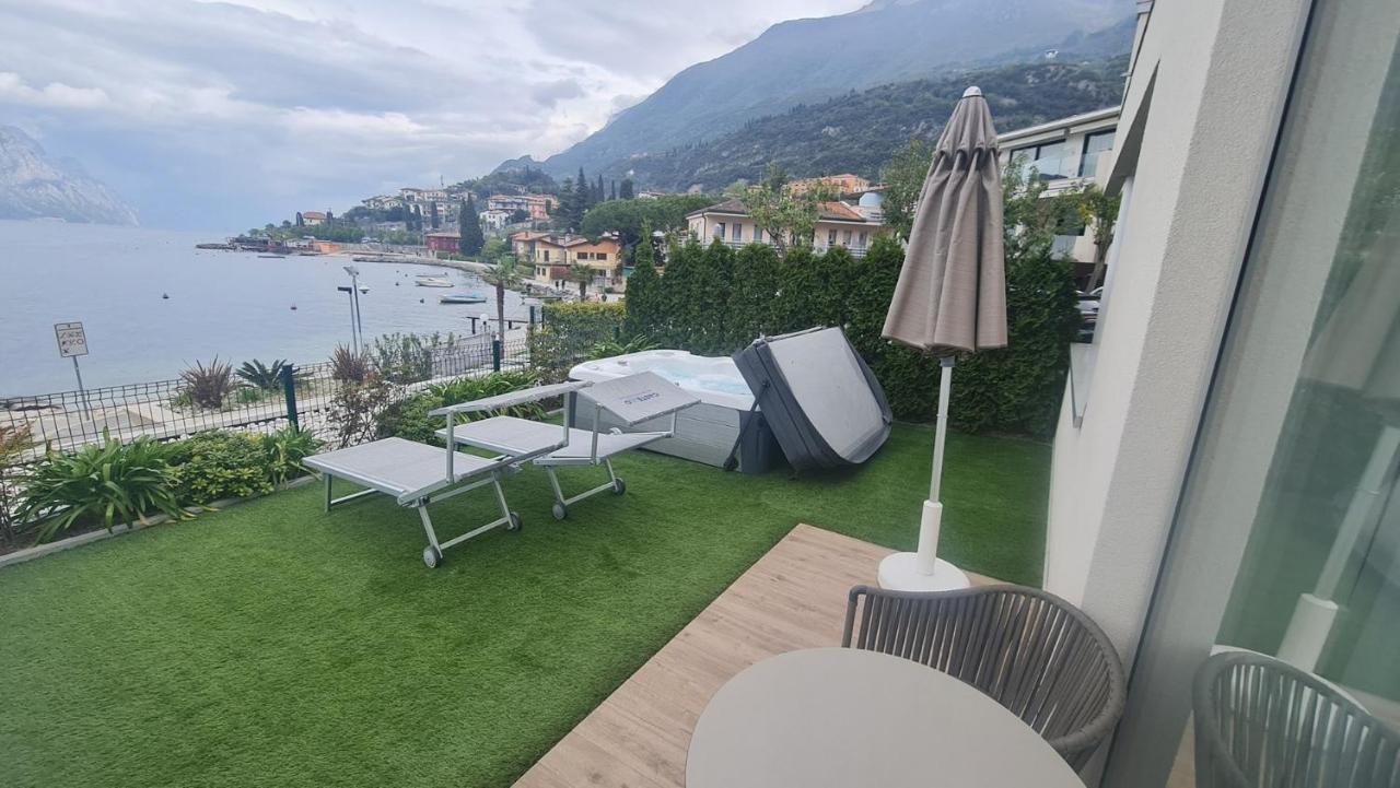 Hotel Castello Lake Front Малчезине Екстериор снимка