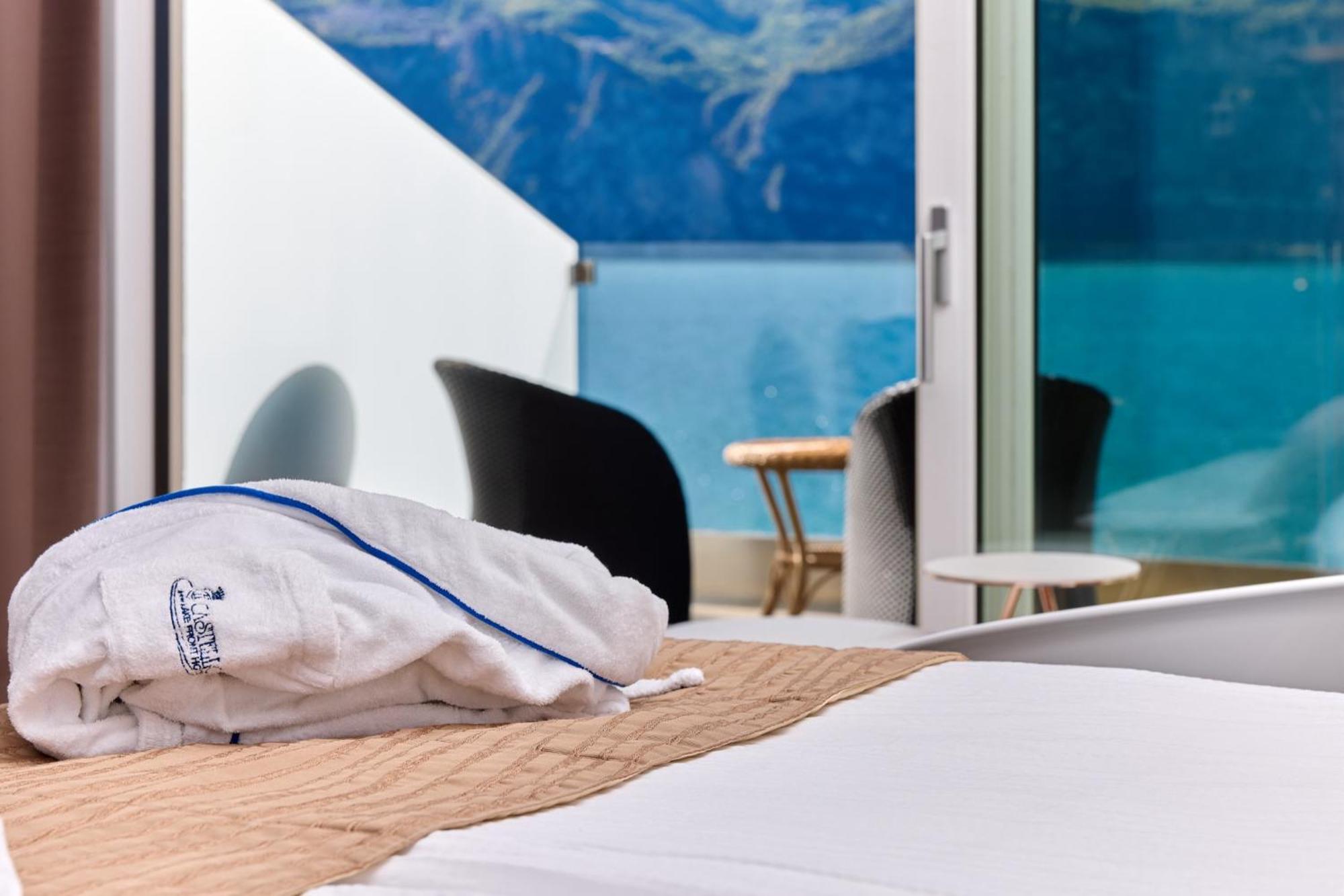 Hotel Castello Lake Front Малчезине Екстериор снимка