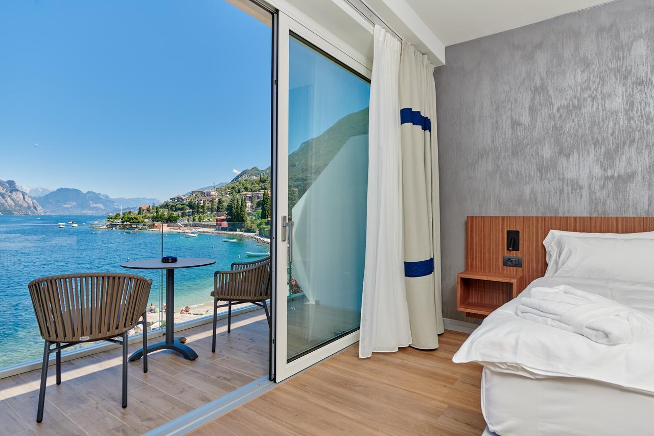 Hotel Castello Lake Front Малчезине Екстериор снимка