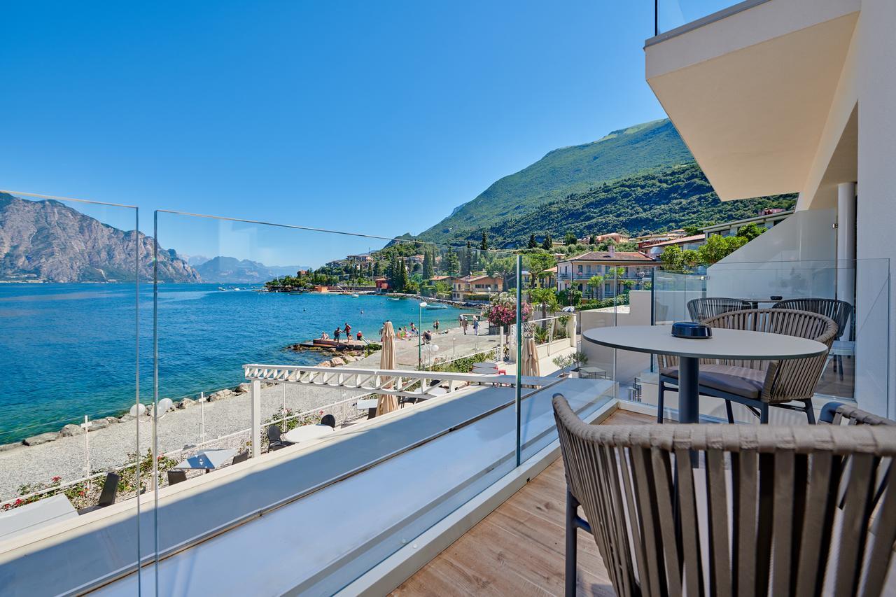 Hotel Castello Lake Front Малчезине Екстериор снимка