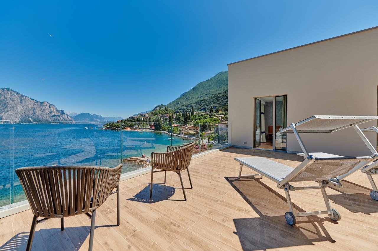 Hotel Castello Lake Front Малчезине Екстериор снимка