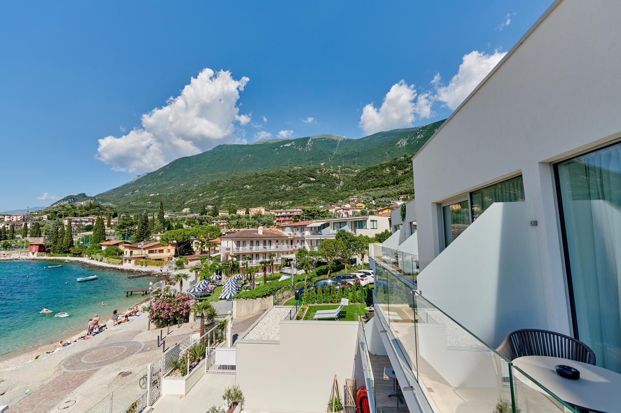 Hotel Castello Lake Front Малчезине Екстериор снимка
