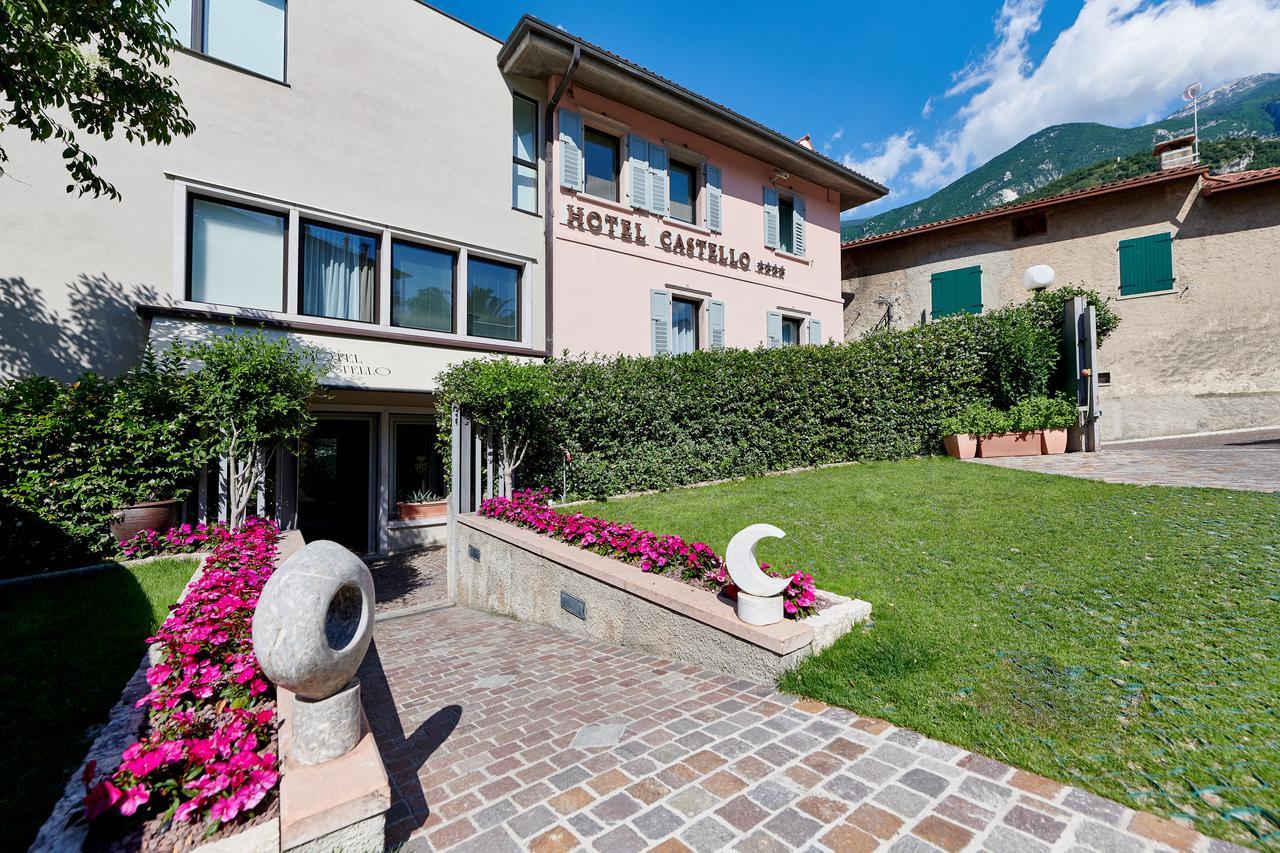 Hotel Castello Lake Front Малчезине Екстериор снимка