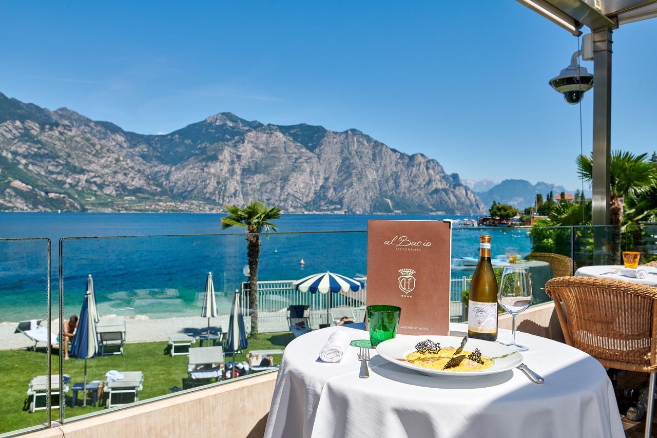 Hotel Castello Lake Front Малчезине Екстериор снимка