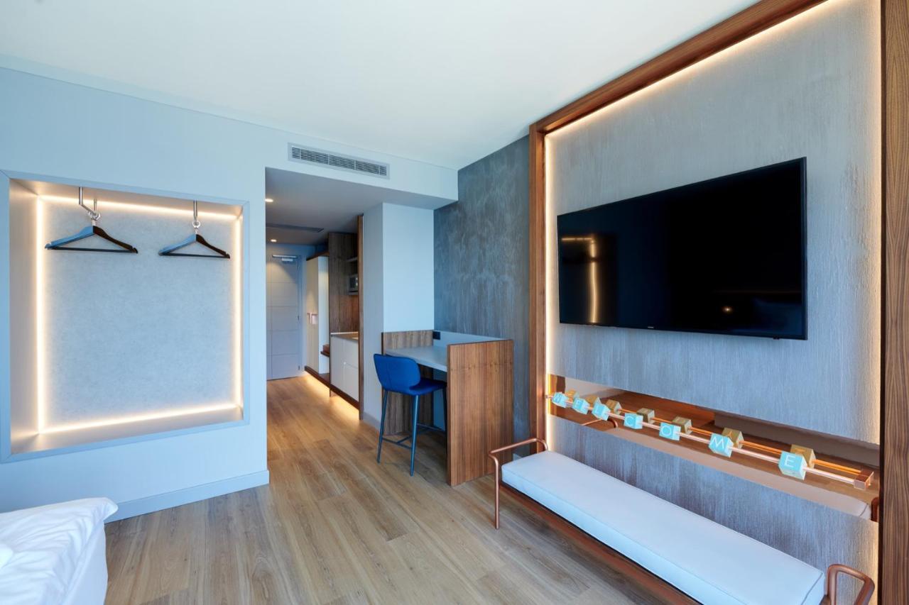 Hotel Castello Lake Front Малчезине Екстериор снимка