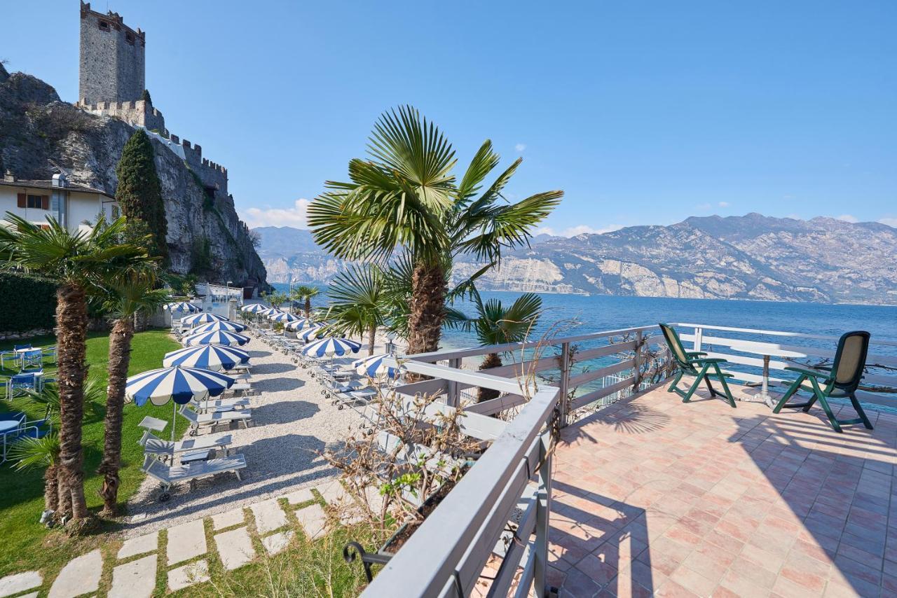 Hotel Castello Lake Front Малчезине Екстериор снимка